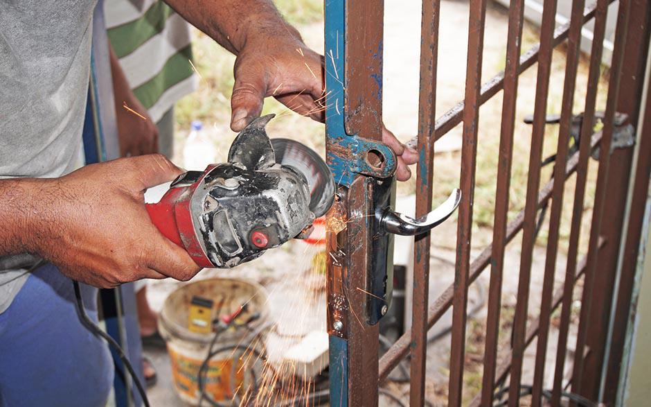 remplacer une serrure de porte d'entrée Les Mureaux